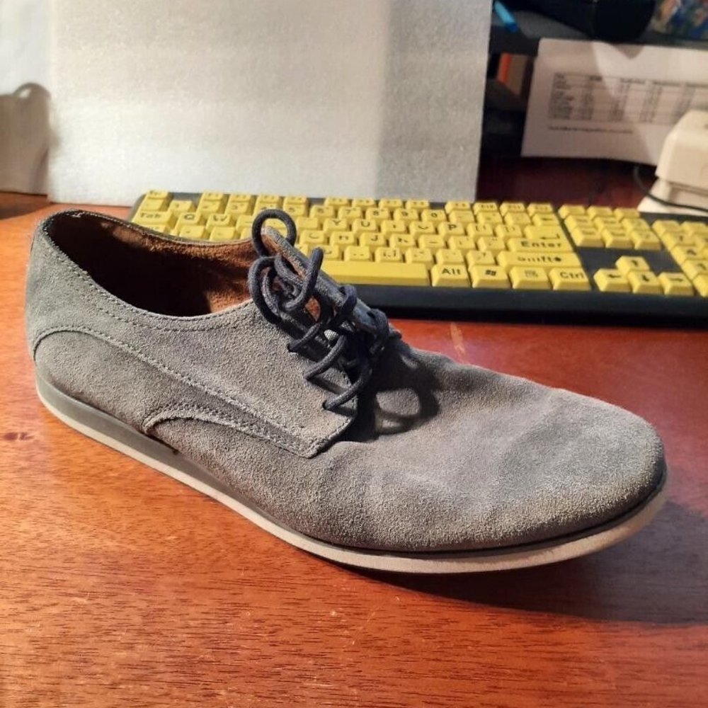 Marc Anthony Men Gray Suede Sneaker Size 9 PreLoved Good Condition